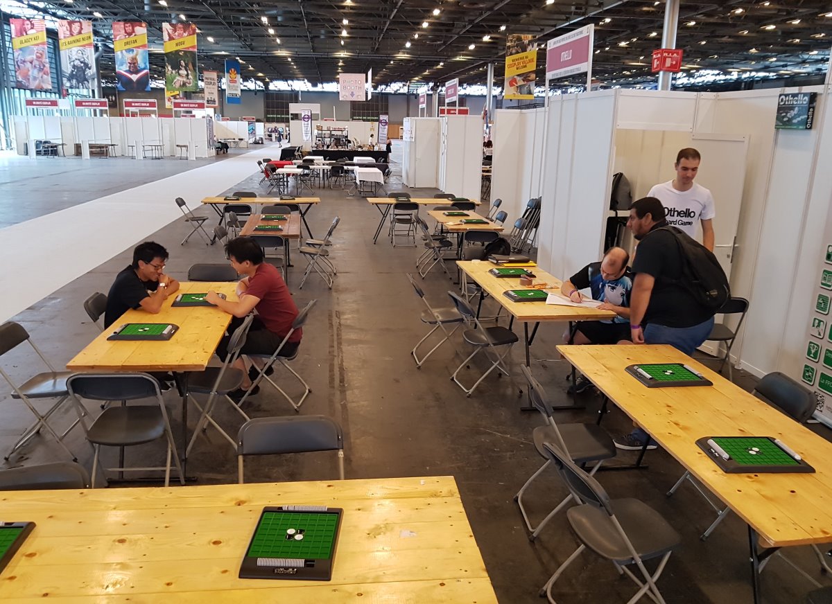 Le stand prêt à accueillir le public